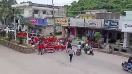 ఆర్మూర్: పెండింగ్‌లో ఉన్న స్కాలర్షిప్, ఫీజు రియంబర్స్మెంట్‌లను విడుదల చేయాలని ఆర్మూర్‌లో PDSU ఆధ్వర్యంలో విద్యార్థుల ర్యాలీ