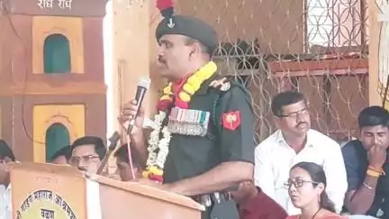 राहुरी: विद्यार्थ्यांना सैन्य दलात करिअरसाठी मार्गदर्शन आवश्यक; सुभेदार भाकरे यांचा वळणमध्ये सेवापूर्ती नागरी सत्कार