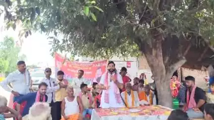 आज दिनांक को 136 ददरौल विधानसभा के ग्राम पंचायत सिसनई में लोधी समाज के भाइयों द्वारा विशाल पड़ा। महापंचायत का आयोजन किया गया जिसमें समस्त ग्राम वासी माताएं बहने शामिल हुए। मेरे द्वारा पड़ा के बारे में जनता को बताया गया एवं समाजवादी पार्टी क