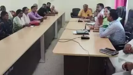 सिलाव: विशेष गहन पुनरीक्षण कार्य को लेकर सिलाव प्रखंड कार्यालय में सहायक निर्वाचन पदाधिकारी की अध्यक्षता में हुई बैठक