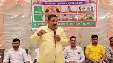 सहसवान: दहगवाँ ब्लॉक के गाँव पडरिया के माँ शारदा इंटर कालेज में भाजपा उपाध्यक्ष व वन कर्मियों ने वन महोत्सव का आयोजन किया