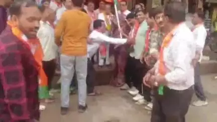 शामगढ़: शामगढ़ में भाजपा प्रदेश अध्यक्ष की घोषणा पर कार्यकर्ताओं ने आतिशबाजी कर बांटी मिठाई