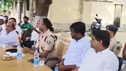 बैरगनियां: बैरगनिया थाना में मोहर्रम को लेकर शांति समिति की बैठक आयोजित, बांध पर रास्ता अवरुद्ध होने का मुद्दा उठा