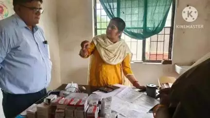 बस्ती: जिले के जिला अधिकारी ने रामपुर स्थित मैरोटिया प्राथमिक स्वास्थ्य केंद्र का आकस्मिक निरीक्षण किया, दिए आवश्यक निर्देश