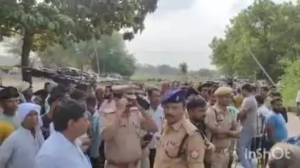 औरैया: फफूंद क्षेत्र के ककोर फफूंद मार्ग पर तेज रफ्तार बस ने स्कूली छात्र को रौंदा,मृतक छात्र माखनपुर गांव का निवासी