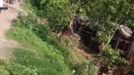 हैदरगढ़: मंगलपुर चौराहा स्थित ककरी मोड़ के पास ट्रैक्टर में तेज रफ्तार ट्रक ने मारी जोरदार टक्कर, एक की हुई मौत