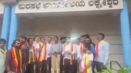 ಲಕ್ಷ್ಮೇಶ್ವರ: ಹೆಚ್ಚು ಕರ ವಸೂಲಿ, ಅಭಿವೃದ್ಧಿ ಶೂನ್ಯ, ಪಟ್ಟಣದಲ್ಲಿ ಪುರಸಭೆ ವಿರುದ್ದ ಕರವೇ ಪ್ರವೀಣ ಶೇಟ್ಟಿ ಬಣದಿಂದ ಪ್ರತಿಭಟನೆ