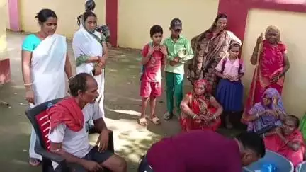 महागामा: विश्वासखानी HSC में 35 हाथीपांव (फाइलेरिया) रोगियों को MMDP किट का वितरण