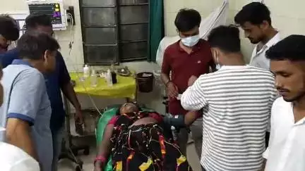 समस्तीपुर: नारायणपुर डढ़िया गांव में बसवारी घूमने के दौरान एक महिला को विषैला सांप ने काटा