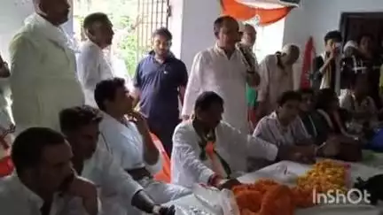 भभुआ: भभुआ शहीद भवन कांग्रेस कार्यालय में बिहार प्रदेश कांग्रेस सह प्रभारी ने कार्यकर्ताओं के साथ की बैठक