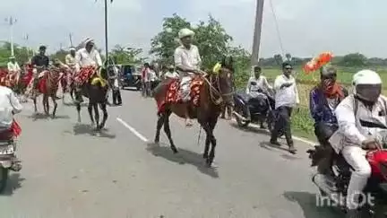 करपी: मुरारी गांव में महालक्ष्मी यज्ञ के लिए कलश शोभा यात्रा का आयोजन