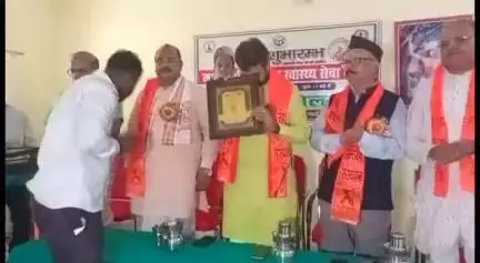 मानिकपुर: वनवासी कल्याण आश्रम पहुंचे आयुष राजमंत्री ने कहा, बढ़ती O.P.D के चलते अस्पतालों में दवाओं की कमी, 3 सप्ताह में होगी पूरी