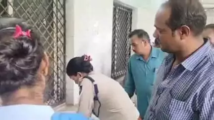 नौगांव: नौगांव वार्ड नंबर 20 में नवविवाहित महिला का शव संदिग्ध परिस्थितियों में फांसी पर लटका मिला