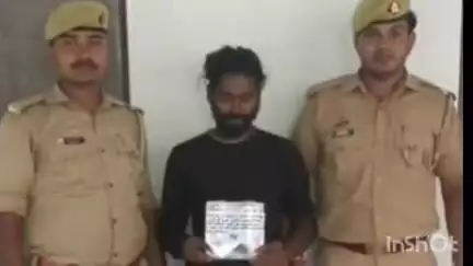 बरहज: तिवई पुल के पास पुलिस ने चोरी के दो मोबाइल के साथ एक युवक को दबोचा
