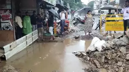 ದಾಂಡೇಲಿ: ಲಿಂಕ್ ರಸ್ತೆಯಲ್ಲಿ ಮನೆಗೆ ಮತ್ತೆ ನುಗ್ಗಿದ ಗಟಾರದ ತ್ಯಾಜ್ಯ ನೀರು ಮತ್ತು ಮಳೆ ನೀರು #localissue