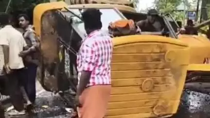 മുകുന്ദപുരം: മുരിയാട് ക്രെയിനും സ്കൂട്ടറും കൂട്ടിയിടിച്ച് അപകടം, സ്കൂട്ടർ യാത്രക്കാരിക്ക് ഗുരുതര പരിക്ക്