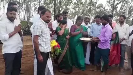 ஏற்காடு: புதிய பள்ளி கட்டிடம் கட்டுவதற்கான பூமி பூஜை ... பிளியூர் கிராமத்தில் அதிமுக எம்எல்ஏ சித்ரா துவக்கி வைத்தார்