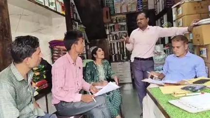बेगुं: कृषि विभाग के अधिकारियों ने बेगूं नगर में खाद, बीज की दुकानों और गोदामों का किया औचक निरीक्षण