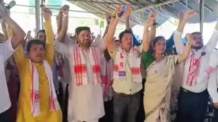 পূব ডিব্ৰুগড়: লাহোৱালত '২৬ৰ নিৰ্বাচনৰ ৰণশিঙা বজালে অজাপৰ সভাপতি লুৰীণজ্যোতি গগৈয়ে, ৰাজহুৱা সাংস্কৃতিক মঞ্চত অনুষ্ঠিত হ'ল বৃহৎ যোগদান