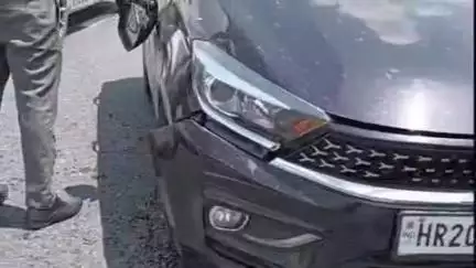 पानीपत: जीटी रोड पानीपत पर हुआ भीषण सड़क हादसा, कार को टक्कर लगने से चालक हुआ घायल