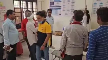 मोठ: मोठ कोतवाली क्षेत्र में ज़हरीला खाना खाने से मां-बेटे की तबीयत बिगड़ी, झांसी मेडिकल कॉलेज किया गया रेफर