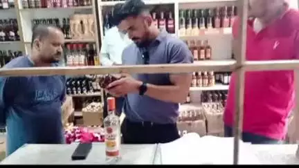 नैनीताल: भीमताल में शराब की ओवर रेटिंग की शिकायत मिलने पर एसडीएम नवाज शरीफ ने की कार्रवाई