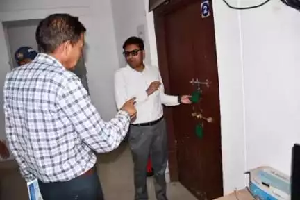 रुद्रपुर: ऊधमसिंहनगर जिले के एडीएम कौस्तुभ मिश्रा ने ईवीएम वेयरहाउस का बाहरी निरीक्षण किया, अधिकारियों को दिए दिशा निर्देश
