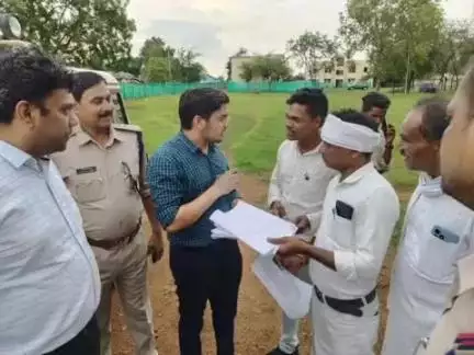 तेंदूखेड़ा: तेजगढ़ में आदिवासी भाइयों ने वन विभाग की कार्यवाही के विरोध में किया चक्का जाम, एसडीएम के आश्वासन पर खुला जाम