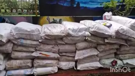 उज्जैन शहर: नगर निगम की टीम ने नालिया बाखल क्षेत्र से चार टन अमानक पॉलिथीन ज़ब्त की