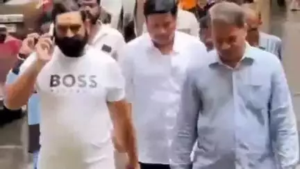 कळमनूरी: आ. संतोष बांगर अधिवेशनात व्यस्त असतानाही मुंबई येथील के एम हॉस्पिटल मध्ये जाऊन रुग्णाला दिली भेट
