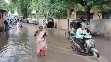 दारव्हा: नगरपरिषद समोरील रस्त्यावर पाणी साचल्याने नागरिक त्रस्त; त्वरित दखल घेण्याची बहुजन मुक्ती पार्टीची मागणी
