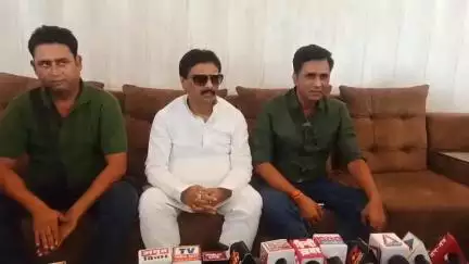 इटावा: द मणिपुर ऑफ डायरी फिल्म की शूटिंग को लेकर नुमाइश चौराहा स्थित दावत होटल में की गई प्रेसवार्ता, इटावा में होगी शूटिंग