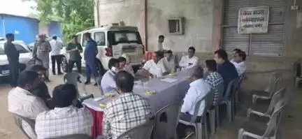 बाबई: माखन नगर मे  विधायक की अध्यक्षता में वेयरहाउस संगठन की बैठक, मूंग खरीदी नीति पर जताई असहमति