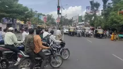 सातारा: सेव्हन स्टार येथे मोबाईल चोरी करणाऱ्या सराईत महिलेस कोरेगाव येथून अटक, सातारा शहर डी,बी. पथकाची कारवाई