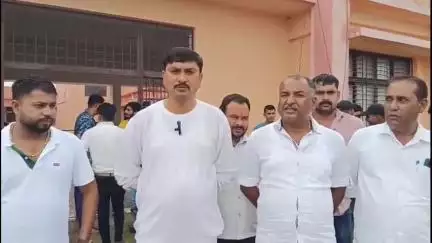 हनुमना: प्रदेश अध्यक्ष पर एफआईआर के खिलाफ कांग्रेस पदाधिकारियों ने मऊगंज एसपी को सौंपा ज्ञापन