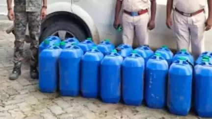 गया टाउन सीडी ब्लॉक: गया जिले में शराब मामले में 1 महिला सहित 3 गिरफ्तार, शराब और स्पिरिट ज़ब्त