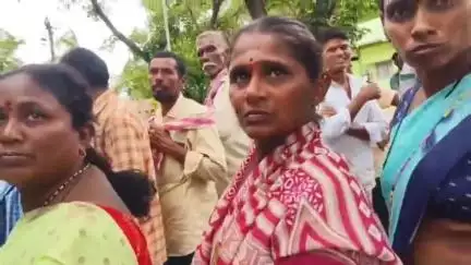 సిర్పూర్ టి: కొత్తపేట వ్యవసాయ సహకార సంఘం వద్ద గంటలు తరబడి లైన్లో నిలబడిన అందని ఎరువులు, తీవ్ర ఇబ్బందులు పడుతున్న రైతులు