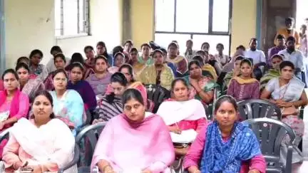 హవేలీ ఘన్​పూర్: ఆయిల్ ఫామ్ మొక్కల సాగుకు రైతులు ముందుకు రావాలి 
జిల్లా కలెక్టర్ రాహుల్ రాజ్