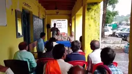 बक्स्वाहा: बाजना थाना प्रभारी ने ली शांति समिति की बैठक, त्यौहारों और सुरक्षा संबंधी दी समझाइश