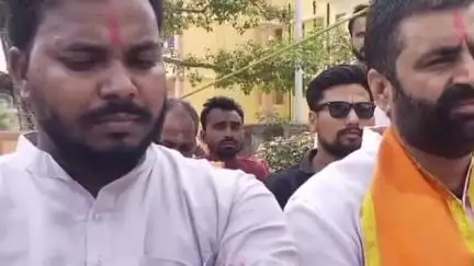 गोपद बनास: सीधी जिले में शिवसेना के वरिष्ठ पदाधिकारी ने व्यापारी संघ को जागरूक करने के लिए चलाया अभियान