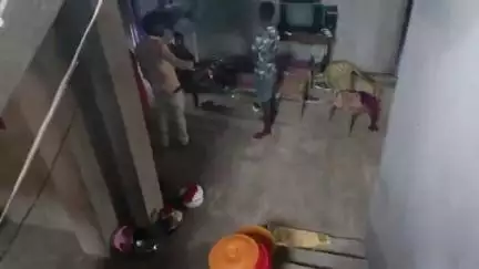 गिरिडीह: ताराटांड़ के केनारी गांव में हथियारबंद अपराधियों ने एक घर में डाका डालकर ₹3.5 लाख की संपत्ति लूटी
