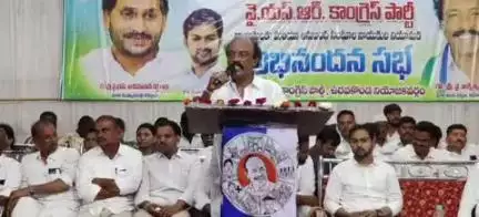 ఉరవకొండ: ఉరవకొండ : ఉరవకొండలో  వైయస్సార్ కాంగ్రెస్ పార్టీ విస్తృతస్థాయి సమావేశం,అనుబంధ విభాగాల కమిటీల ప్రమాణస్వీకారం
