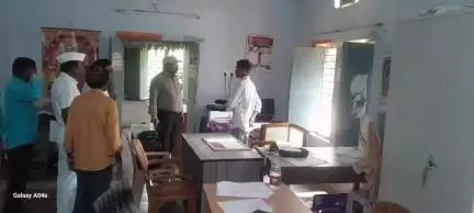 నర్సాపూర్: కౌడిపల్లి లో ఇందిరమ్మ ఇళ్ల నిర్మాణ పనులను పరిశీలించిన అదనపు కలెక్టర్ నగేష్