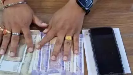 মাটিগাড়া: শিলিগুড়িতে চলন্ত টোটো থেকে মহিলার ব্যাগ ছিনতাই, ধৃত দুই দুষ্কৃতী