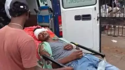 జక్కలచెరువు సమీపాన రెండు ద్విచక్ర వాహనాలు ఢీకొని ఓ వ్యక్తికి తీవ్ర గాయాలు