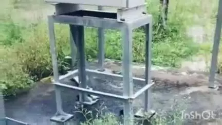 करियावटी गांव के बिजली शव स्टेशन में बारिश का पानी भरने से कर्मचारी परेशान