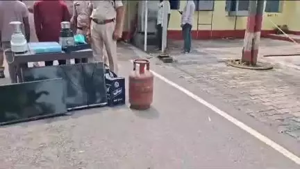 सिंगरौली: एनसीएल कॉलोनी के 3 खाली घरों में चोरी करने वाले 2 चोर गिरफ्तार, मोरवा पुलिस ने ₹3 लाख का सामान बरामद किया