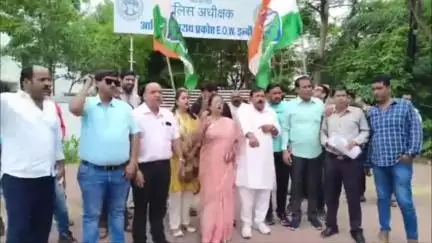 मल्हारगंज: कांग्रेसियों ने ईओडब्ल्यू ऑफिस पहुंचकर नगर निगम में भ्रष्टाचार के खिलाफ खोला मोर्चा