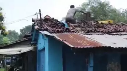 चक्रधरपुर: इतवारी बाजार के पास दुकान में चोरी, पुलिस जांच में जुटी