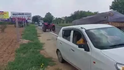 झुंझुनू: लालपुर गांव के नजदीक ट्रैक्टर और एम्बुलेंस में हुई जोरदार भिड़ंत, दोनों वाहन बुरी तरह क्षतिग्रस्त, चालक बाल-बाल बचे